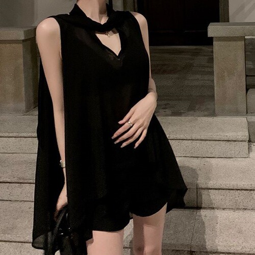 French-style absolutely gorgeous black V-neck off-shoulder women's high-end fashion pure desire collarbone sleeveless summer shirt