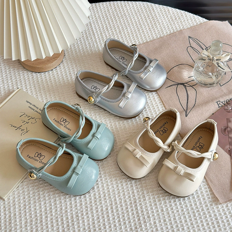 Детская однотонная маленькая кожаная обувь весной и летом 2025 года