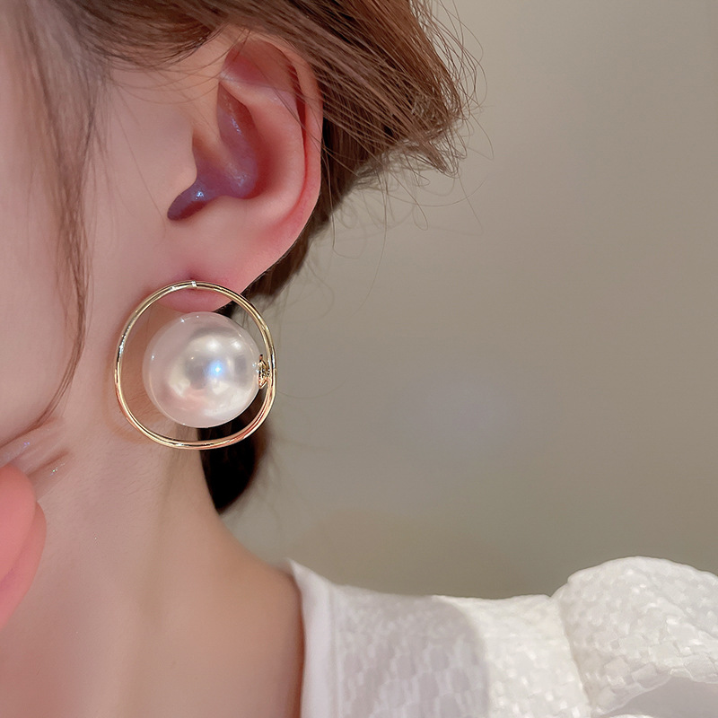 Elegant Irregular Pearl Stud Earrings Gold Plated Silver Needle_voghion.com