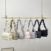 韩版褶皱云朵包街头翻盖小方包羽绒棉服包泡泡单肩斜挎包百搭轻便