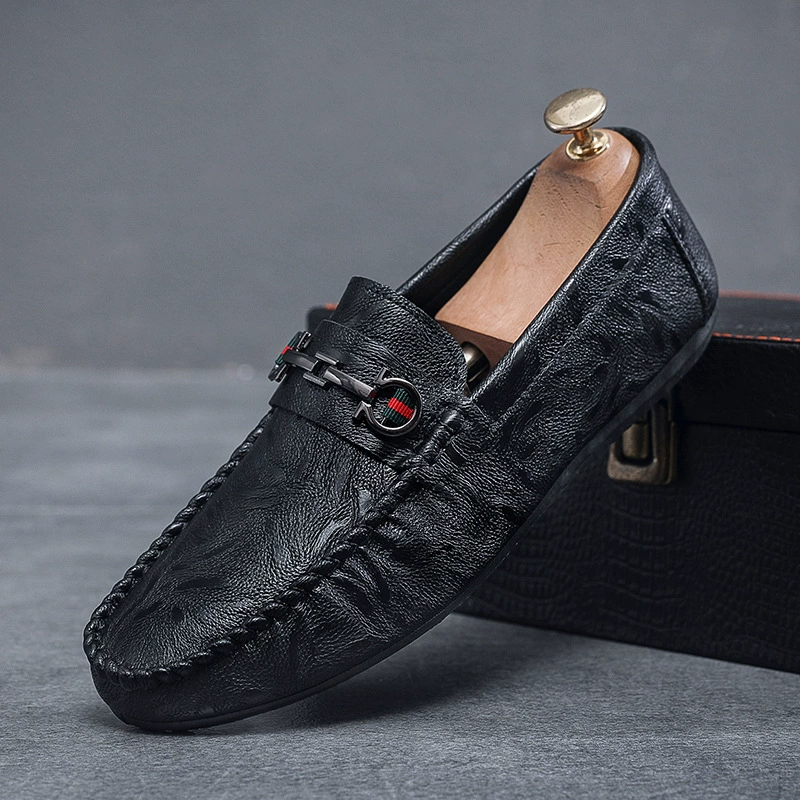 Весенние новые европейские повседневные туфли для мужчин, лоферы без застежек, низкие мокасины для вождения, кожаные туфли.