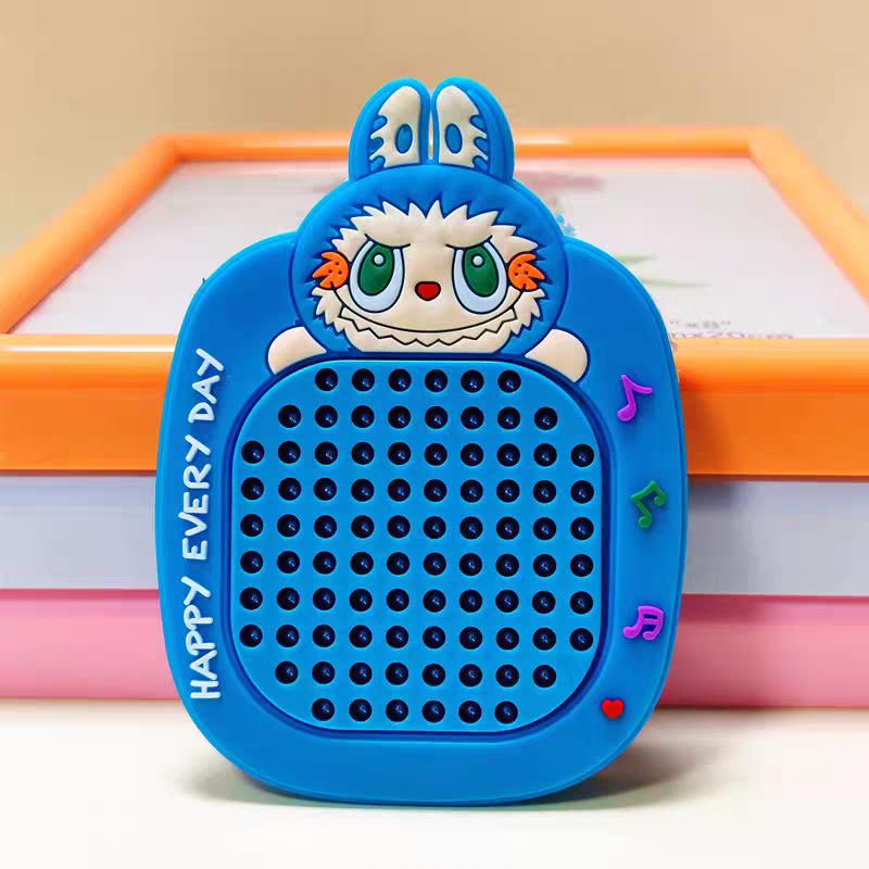 Llavero de dibujos animados creativo Tablero de dibujo magnético, laberinto de cuentas para caminar, descompresión, mochila escolar de juguete, puesto colgante, pequeño regalo al por mayor