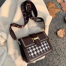 上新秋冬法式复古气质女士斜挎包2025新款潮百搭宽肩带单肩小方包