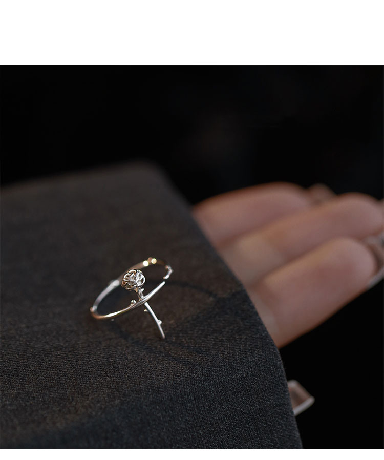 Minimalistische verstelbare ring met rozenbloem_voghion.com