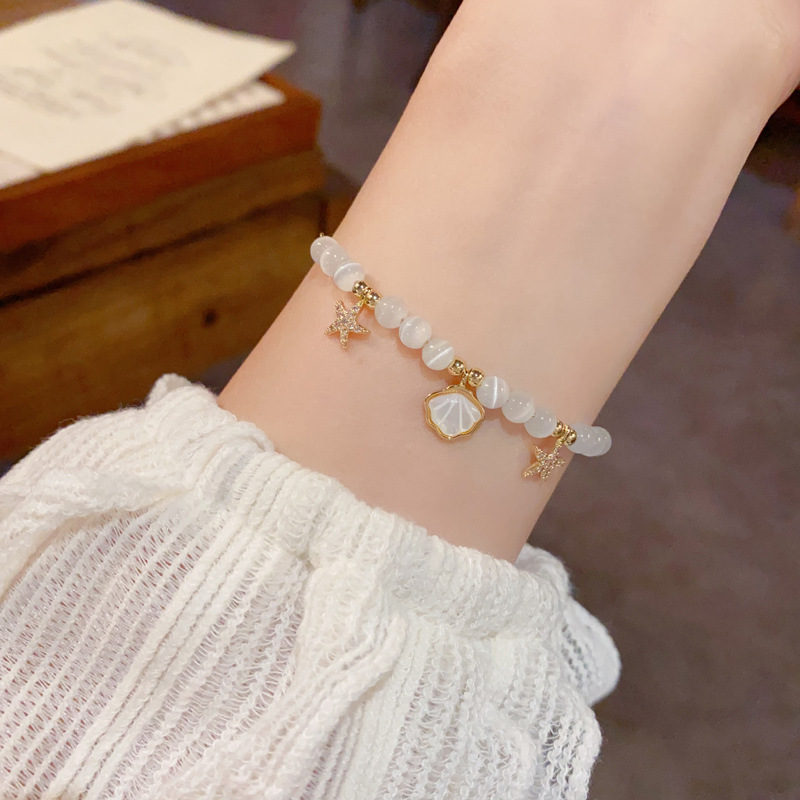 Pulseira elegante em pedra olho de gato com concha e estrela_voghion.com