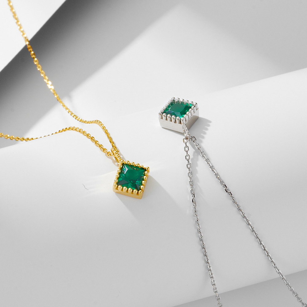 Versión coreana de ins, lujo ligero, nicho, sentido avanzado, esmeralda cuadrada geométrica, circón, colgante, collar de plata esterlina, cadena de clavícula femenina
