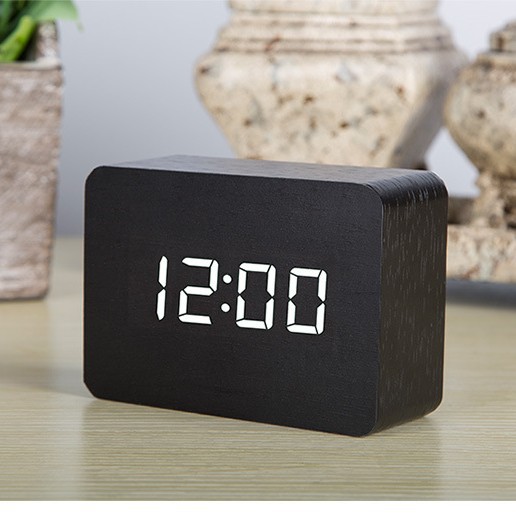 검은 나무 흰색 램프