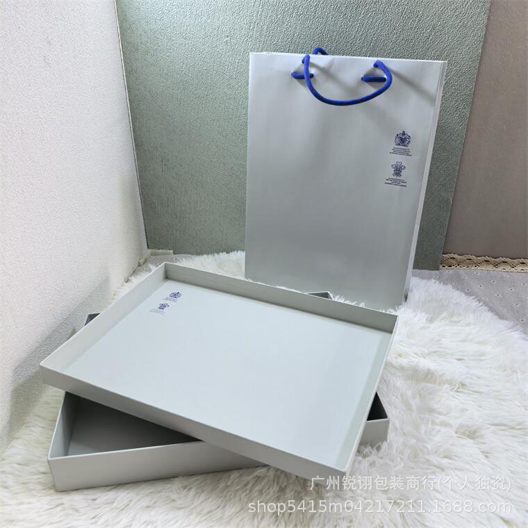 Burberry's New Bbur Horse-Style Handbag Packaging Bag Gift Bag Popular Paper Bag Perfume Bag Wholesale Burberry's New Bbur Horse-Style Handbag Packaging Bag Gift Bag Popular Paper Bag Perfume Bag Wholesale