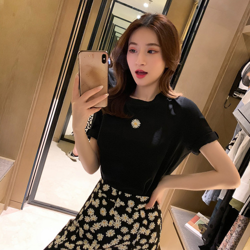 Women's Spring Short Sleeve Top Set with Daisies Half-Sleeve T-shirt and Asymmetrical A-line Skirt, Elegant Outfit