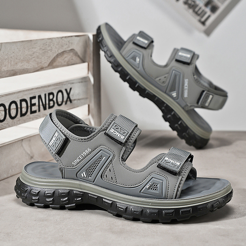 La nueva tendencia de los hombres en la primavera y el verano de 2025, las sandalias de velcro para hombres casuales y versátiles, transpirables y cómodas para todos los días