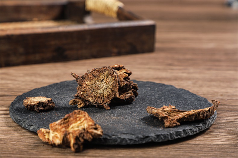 Dried Qiang Huo Notopterygium Root 500g Clean Sifted Chinese Herb for Decoction and Herbal Formulas key features