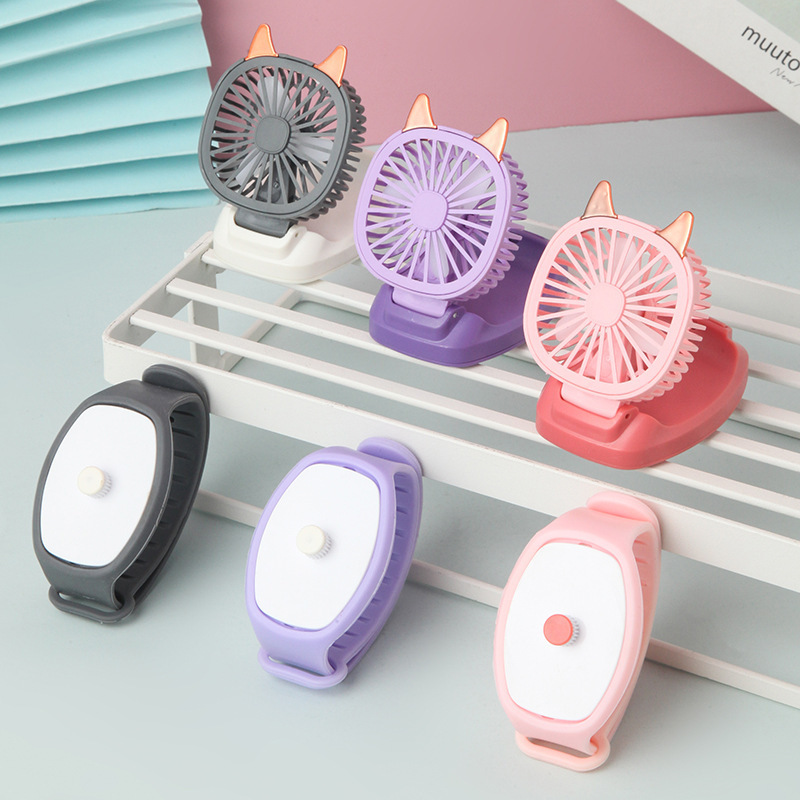 Exportación transfronteriza de dibujos animados creativo ventilador de reloj viento de tres velocidades carga portátil mini ventilador eléctrico regalo de regalo