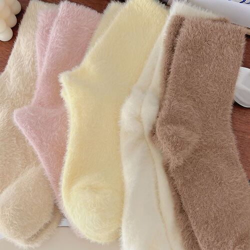 Solid color mink velvet socks for women in autumn and winter mid-calf socks plus velvet and thickening to keep warm ins trendy Japanese plush pile stockings