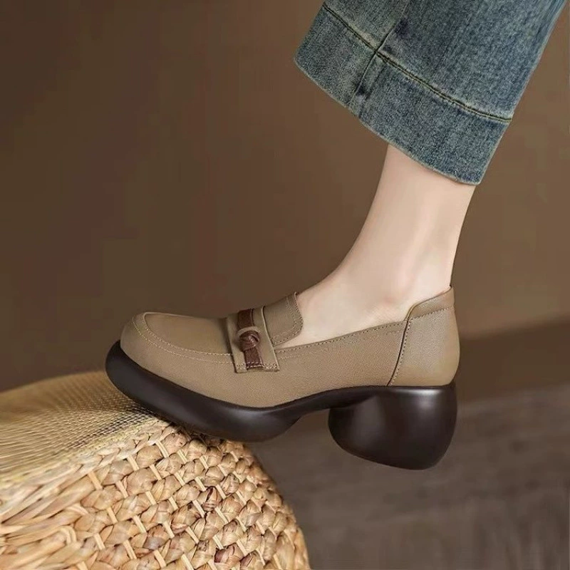 Британские ветры маленькие кожаные туфли женские 2024 весна и осень новые легкие плоские туфли на каблуках модные толстые каблуки