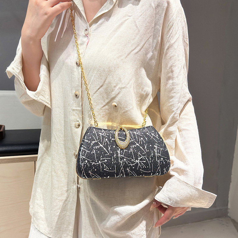 Este año, bolsos populares, bolsos de mujer, bolsos de verano de 2024 nuevos bolsos de cinturón de cadena universal, bolsos de mano únicos, bolsos de oro.