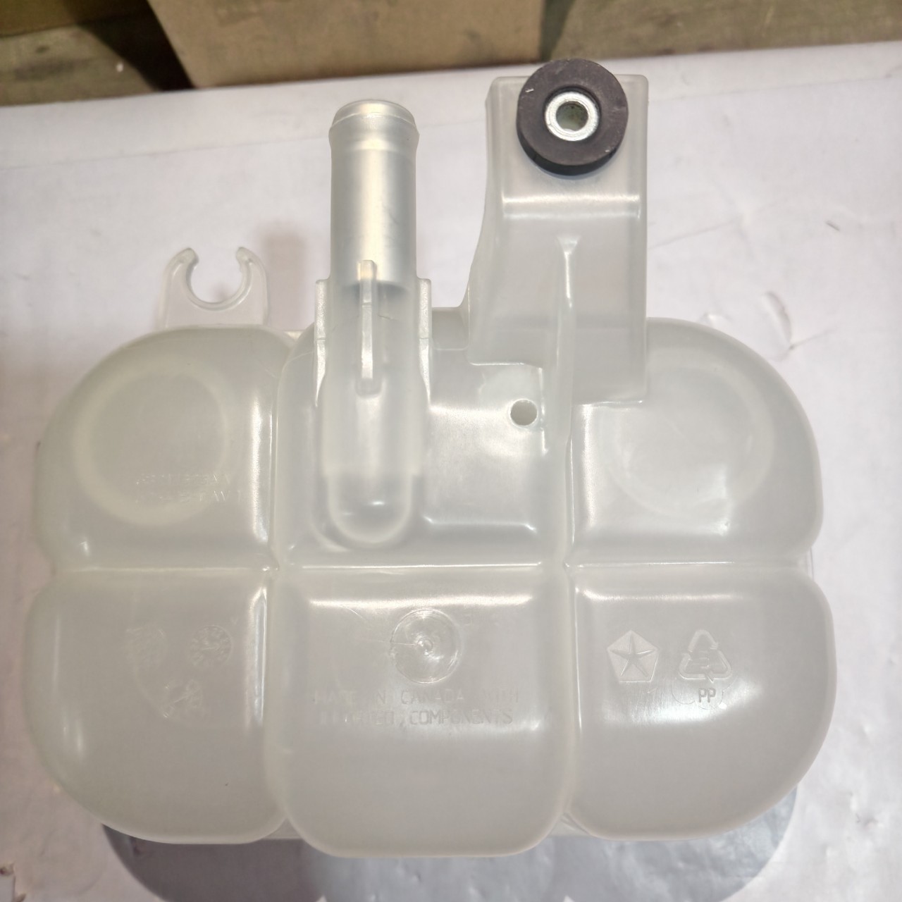 Engine Coolant Reservoir Bottle for the New Dajielong Model 68217323Aa