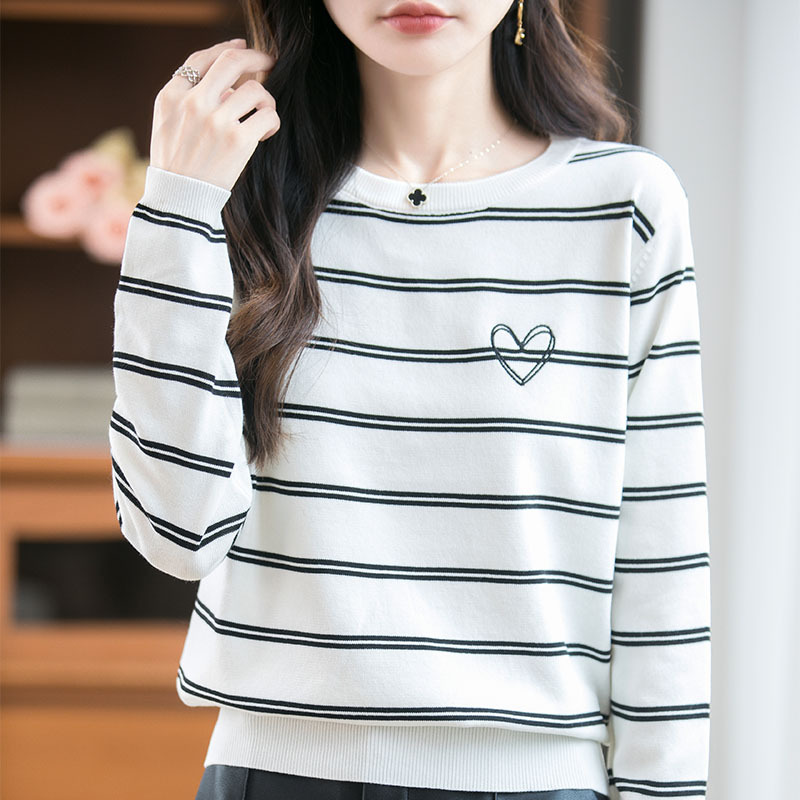 Autumn and Winter Women's Heart Striped Round Neck Long-Sleeved Knitwear Women's Loose Slimming Look Versatile Bottoming Knitwear Tops Women's Clothing