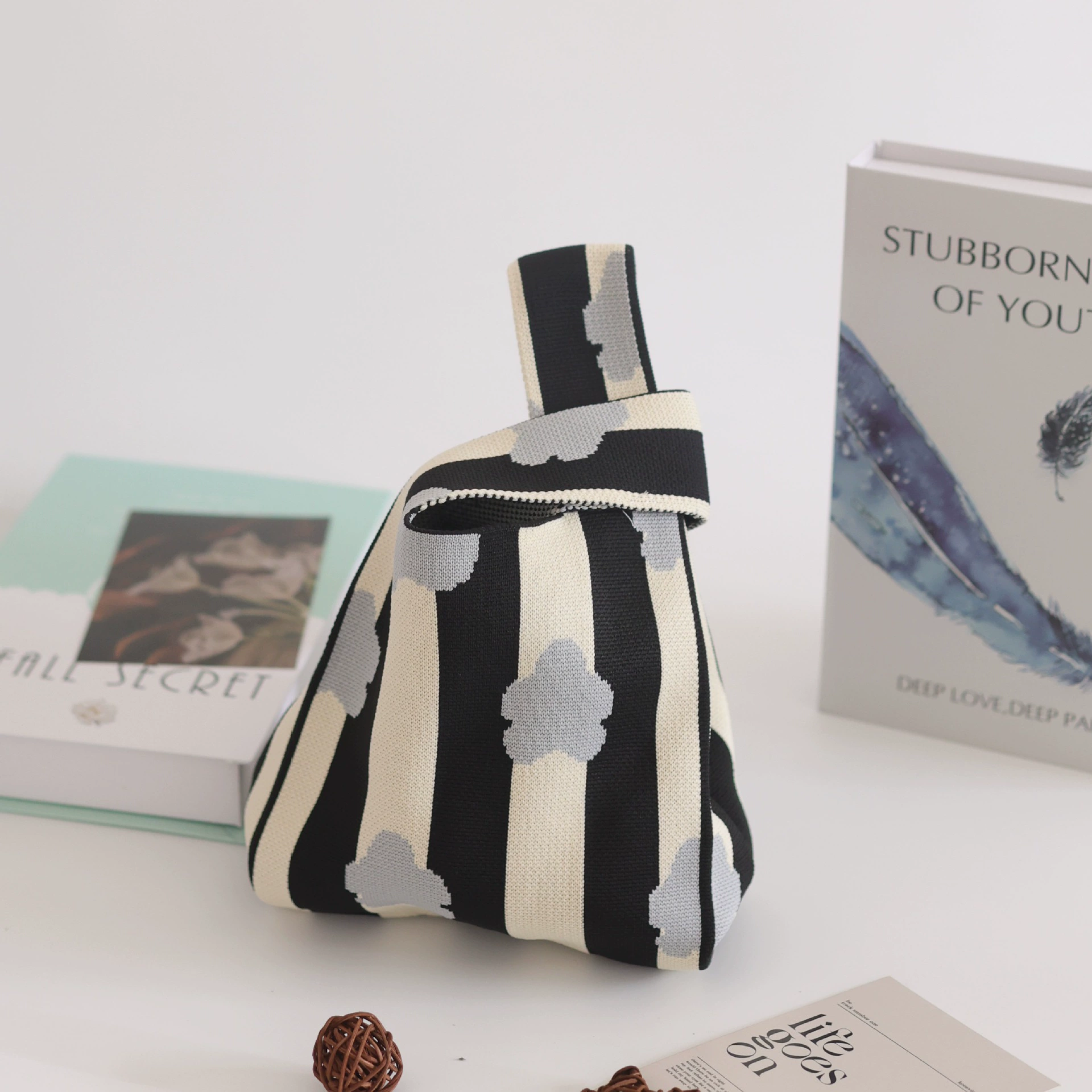 **Trendy Straw Shoulder Bag by 棉立坊 - Perfect for Fashion-Forward Internet Celebrities!**