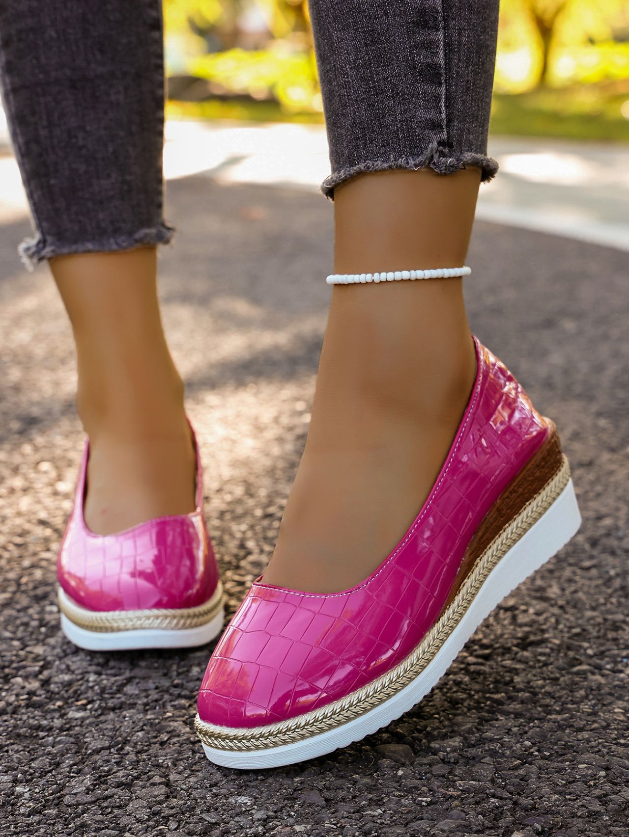 Damen Slipper Mit Plateausohle Und Rundem Zehenbereich Schwarz_voghion.com
