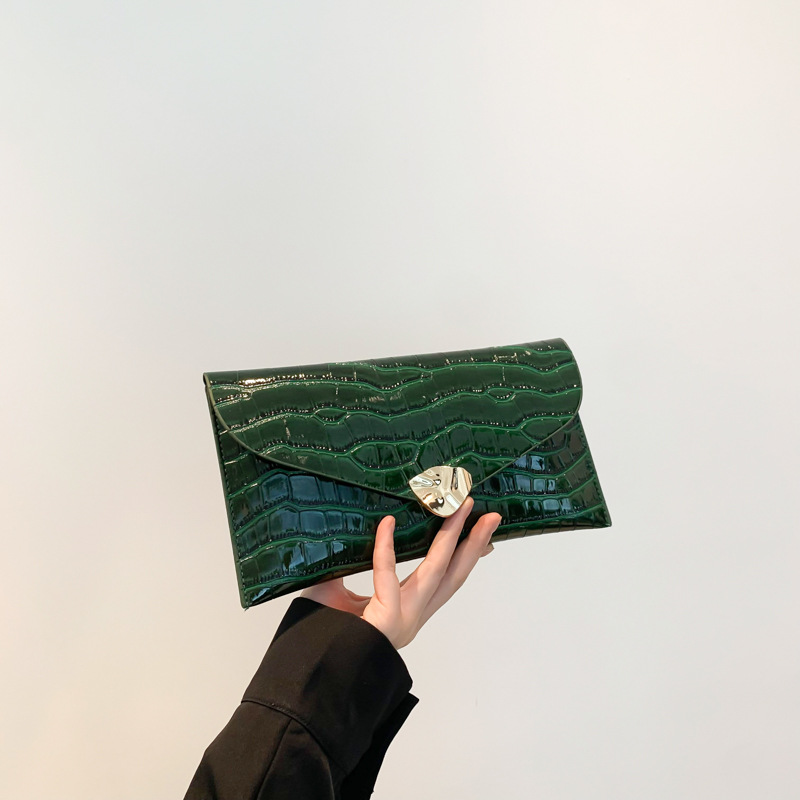 Diseño de nicho bolso de alta calidad para mujeres 2024 bolso de mano con patrón de cocodrilo de moda bolso de sobres de mujer bungee