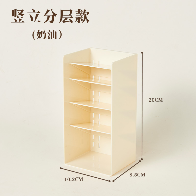 크림 컬러의 수직 레이어드 스타일