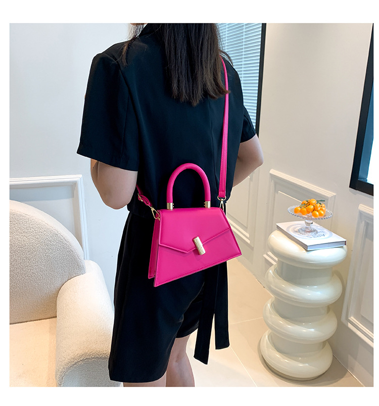 All Seasons Season Women's Medium Pu Leather Solid Color Streetwear Lock Clasp Handbag Crossbody Bag