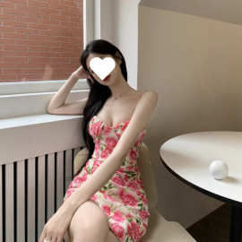 法式气质甜辣妹碎花吊带连衣裙女夏季新款设计感小众显瘦包臀裙子