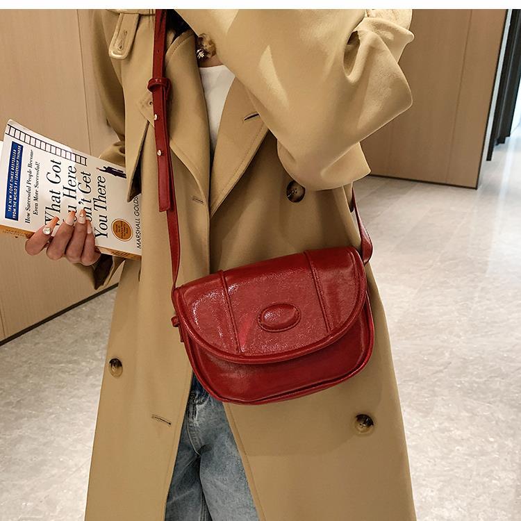 Women's Small Pu Leather Solid Color Fashion Square Flip Cover Crossbody Bag display picture 11