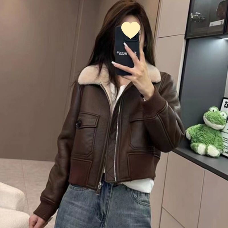 Maillard autumn and winter short leather jacket for petite individuals, thickened biker style with plush lining, loose-fitting leather-fur integrated jacket