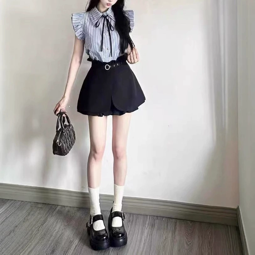 Корейский премиальный чувстный костюм синий полосатый маленький летающий рукав рубашка бутон шорты новый набор из двух частей 2025 года
