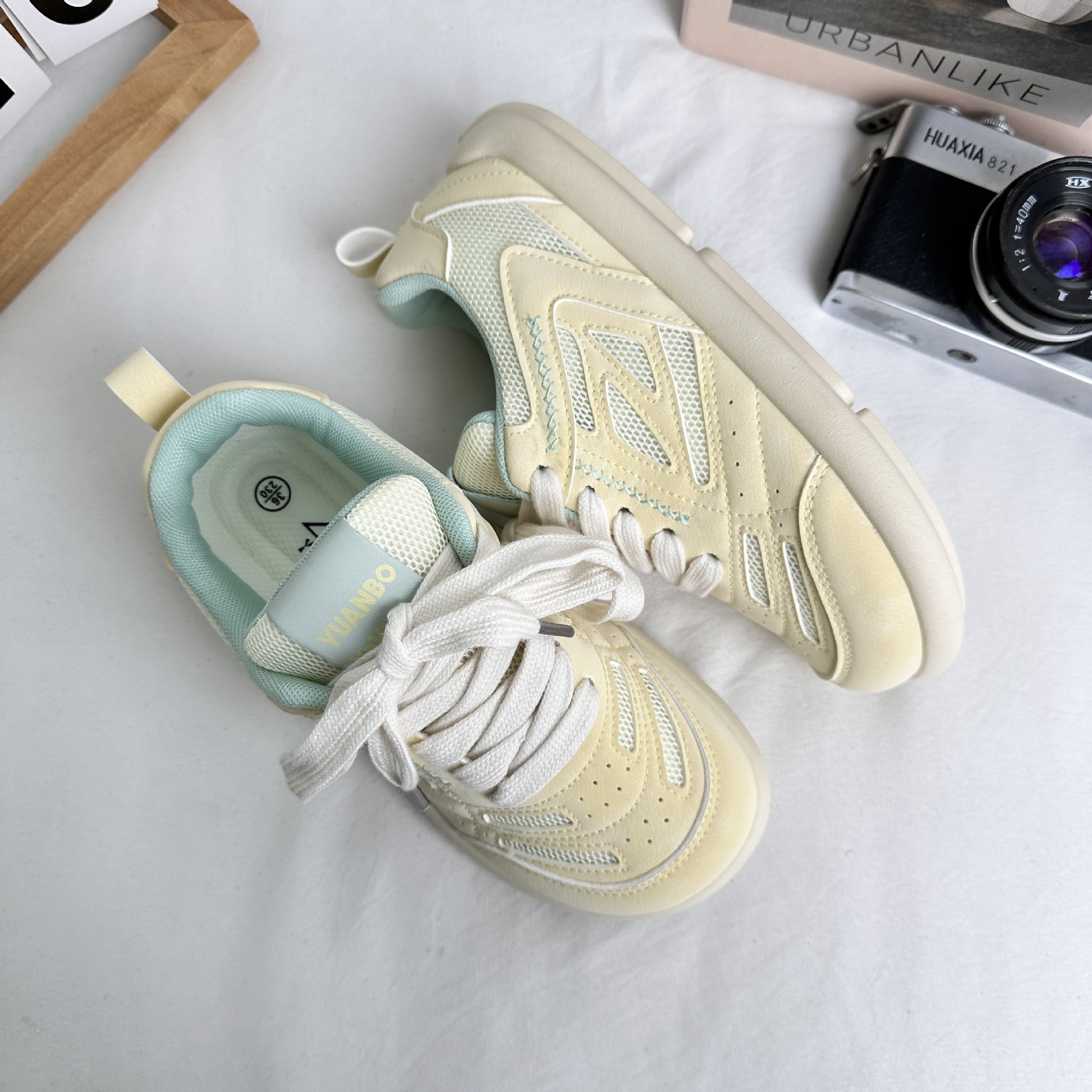 Yuanbo2025 primavera nuevo estilo de zapatos de skate de cabeza cuadrada zapatos de lona casuales de mujer zapatos de lona transpirables coreanos zapatos blancos