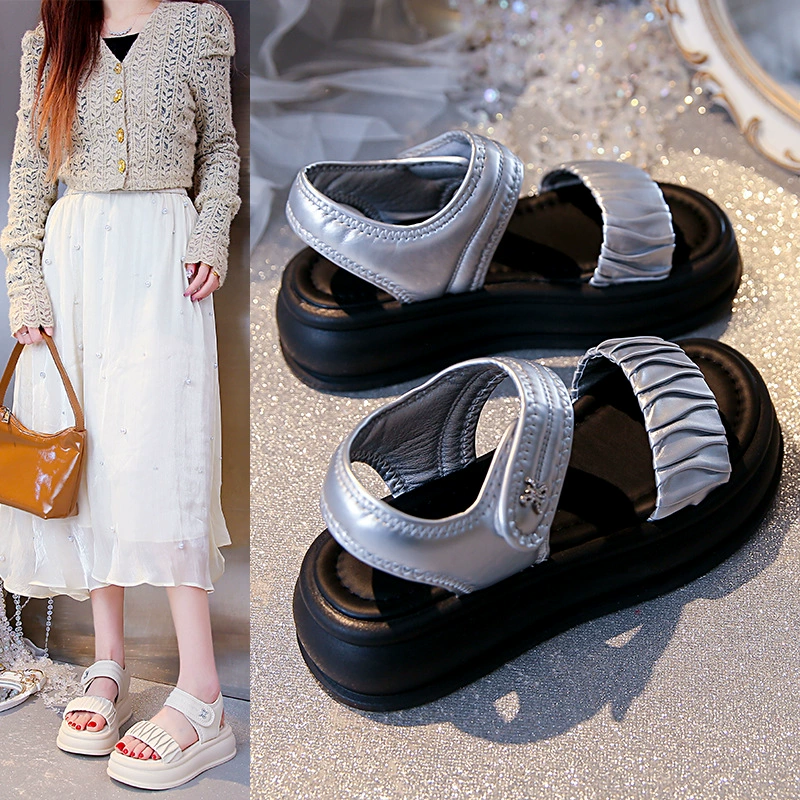 Сандалии женские наружные носить 2025 новые летние кексы на толстой подошве с юбкой с плоской подошвы