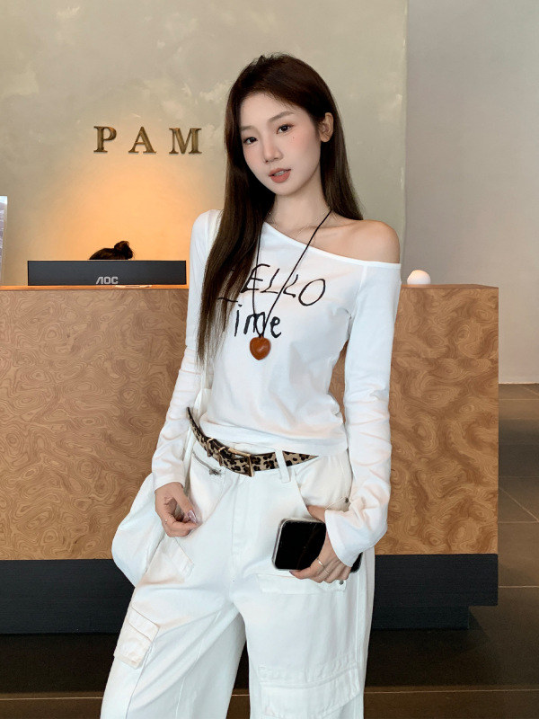 白色斜肩字母印花设计感长袖T恤女2025初秋新款修身显瘦露肩上衣|undefined