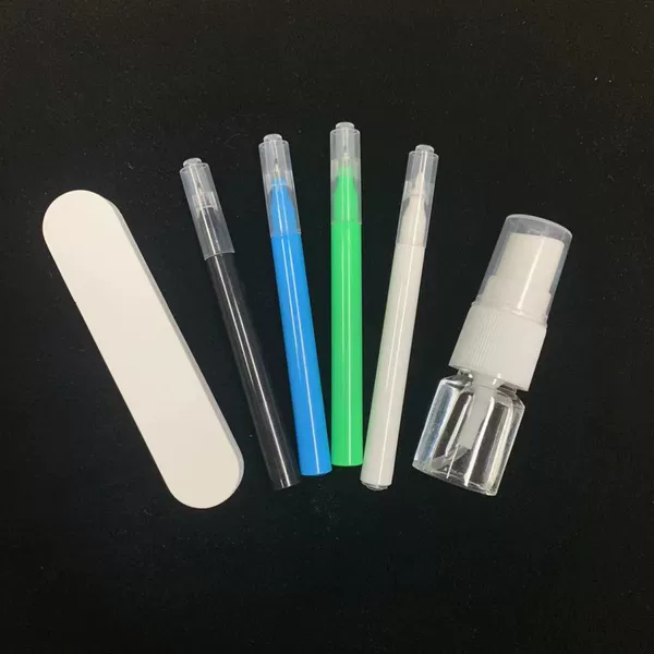 Magic four-color marker pen lasting does not fade to send clean water