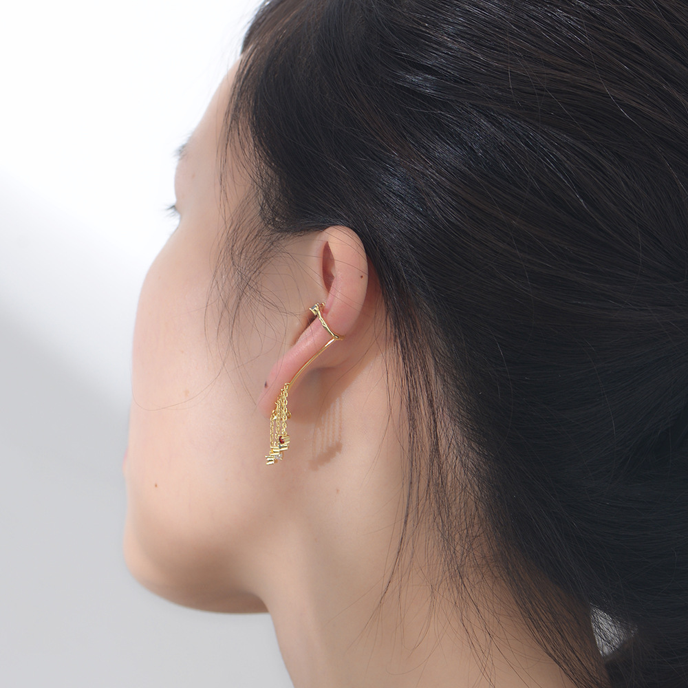 Europa y América ins pendientes de alto sentido nicho s925 plata esterlina personalidad asimétrica color circón pendientes de la borla