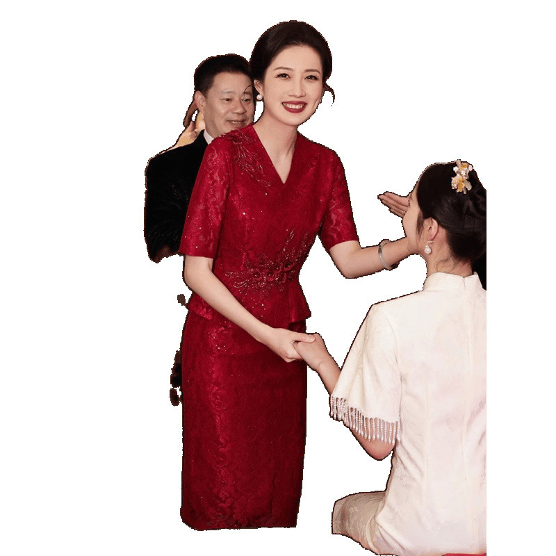 新しいスタイルの結婚式の母親のドレスは、結婚式の宴会のときに着用できる小さな女性のための夏のチャイナドレスです。|undefined