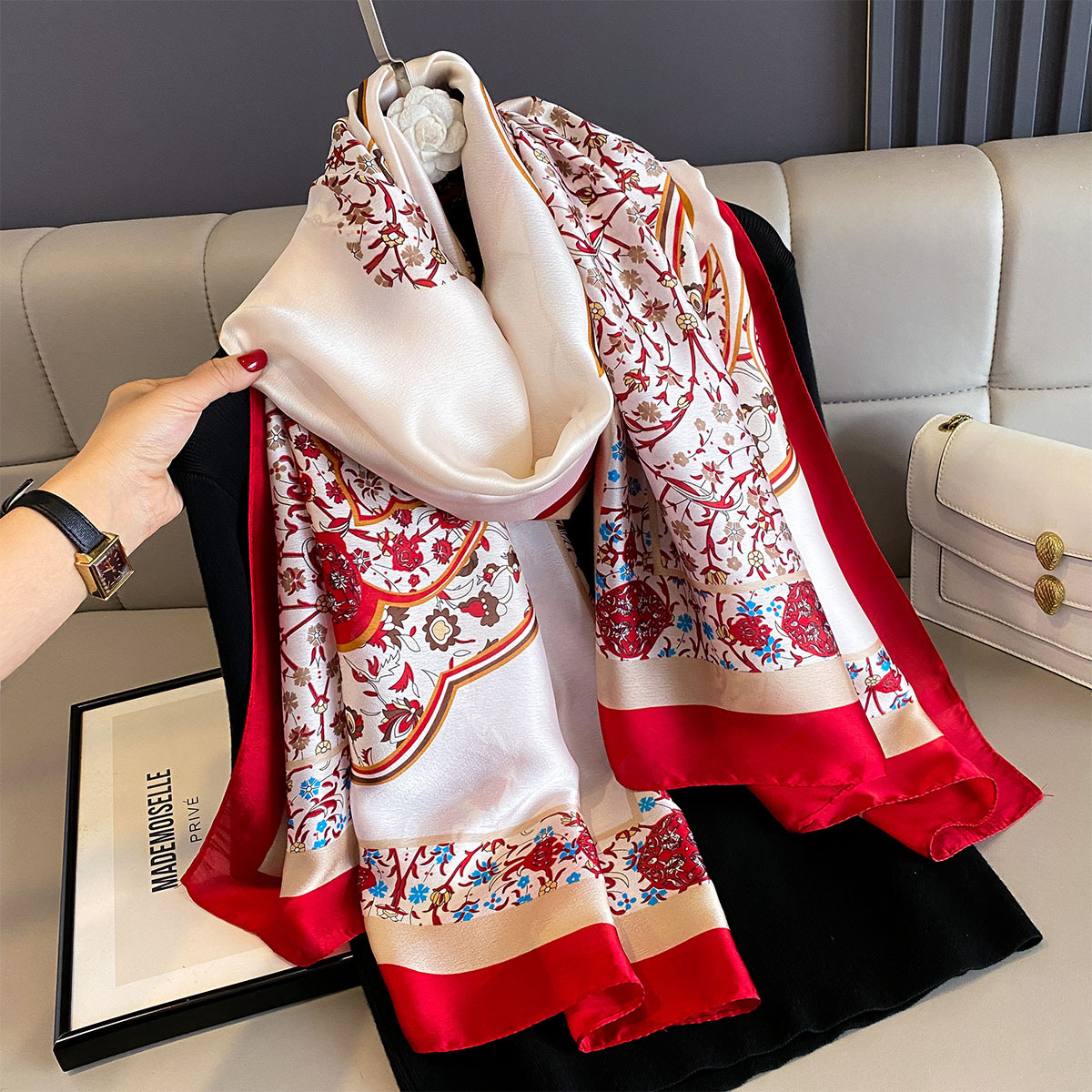 Nuova collezione autunno/inverno 2026: sciarpa in cashmere da donna, sensazione di alta qualità, mantello leggero di lusso con lettera H invernale, scaldacollo spesso e caldo_voghion.com