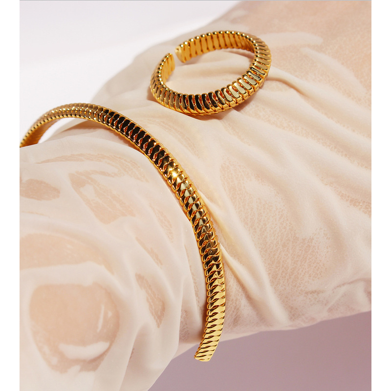 Polaroid Factory Copper Plated Real Gold European and American Niche Fashionable Gold Open Snake Bone Bracelet Ring Set High 245