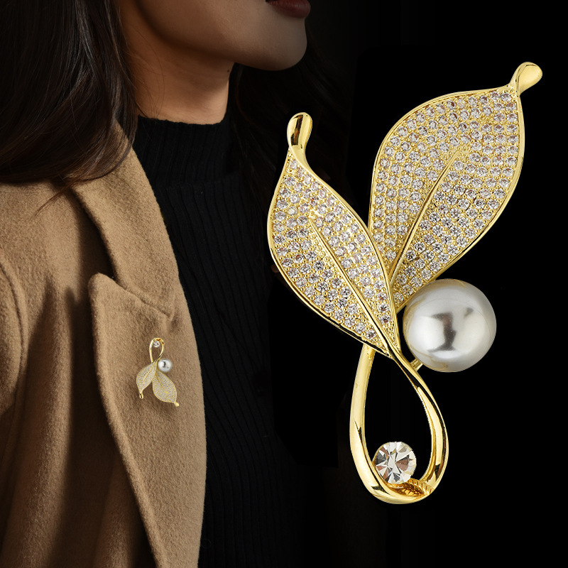 Factory direct high-grade brooch women's pearl exquisite small fragrant wind leaves corsage suit jacket niche pin gift