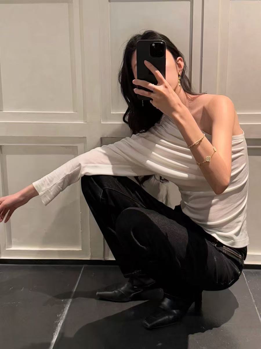 Nana con 25aw nicho de moda esquisita en lana de seda tiesa camiseta de hombro inclinado con mangas asimetricas chaqueta de hombro abierto