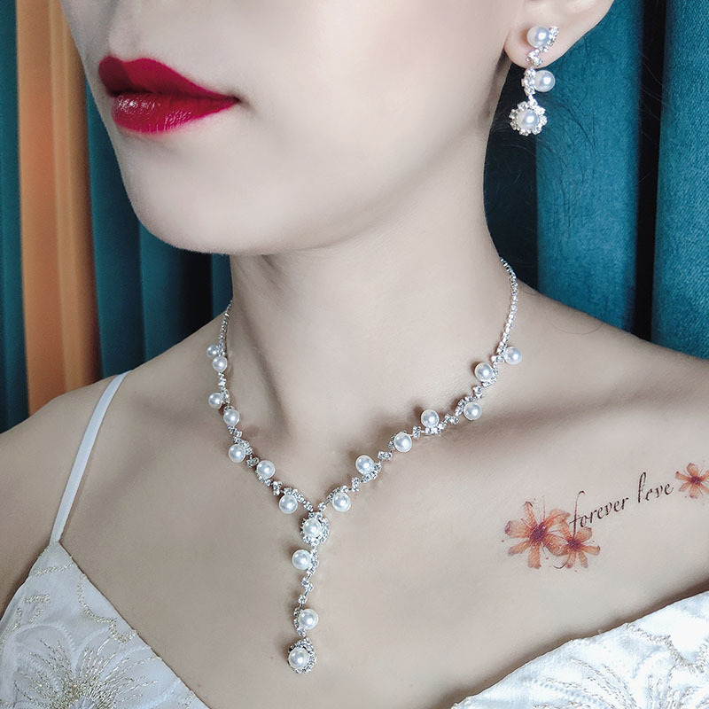 ジュエリーセットの新しいキラキラ光るモザイクは、女性の結婚式用品のアクセサリーのネックレスのイヤリングのブレスレットの3つのセットです|undefined
