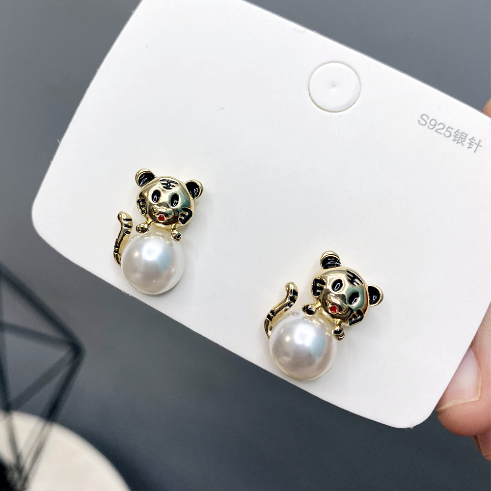 Cute Tiger Pearl Earrings Natal Year Little Tiger Cute Earrings Female display picture 2