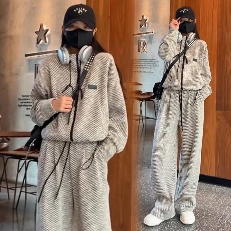 Autumn sports suit