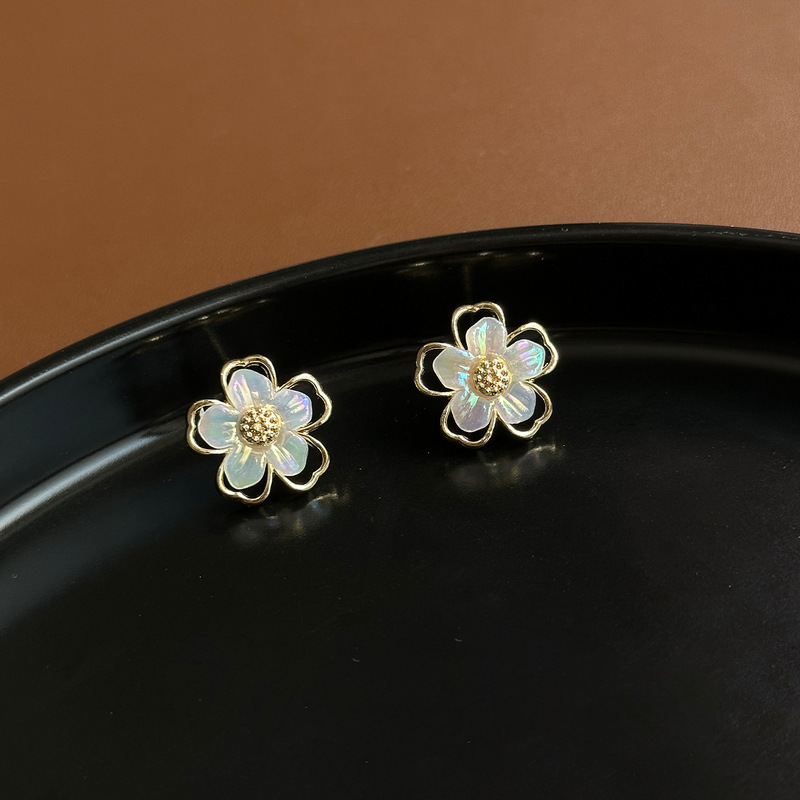 Koreanische High-End-Blume mit femininem Temperament, vielseitige Internet-Promi-Mode, einfache Blütenblatt-Ohrringe, Ohrringe_voghion.com