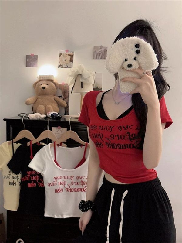 デザイン偽ツーピースサスペンダートップ Tシャツ女性のための 2025 夏の新しいホットガール胸パッド付き黒スリムショートトップ|undefined