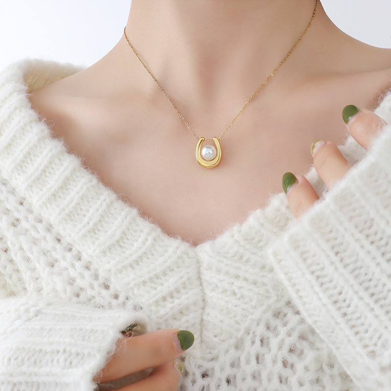 Marka francés ins estilo de moda de lujo de luz simple en forma de U perla colgante collar de titanio de acero plateado 18K oro real P107
