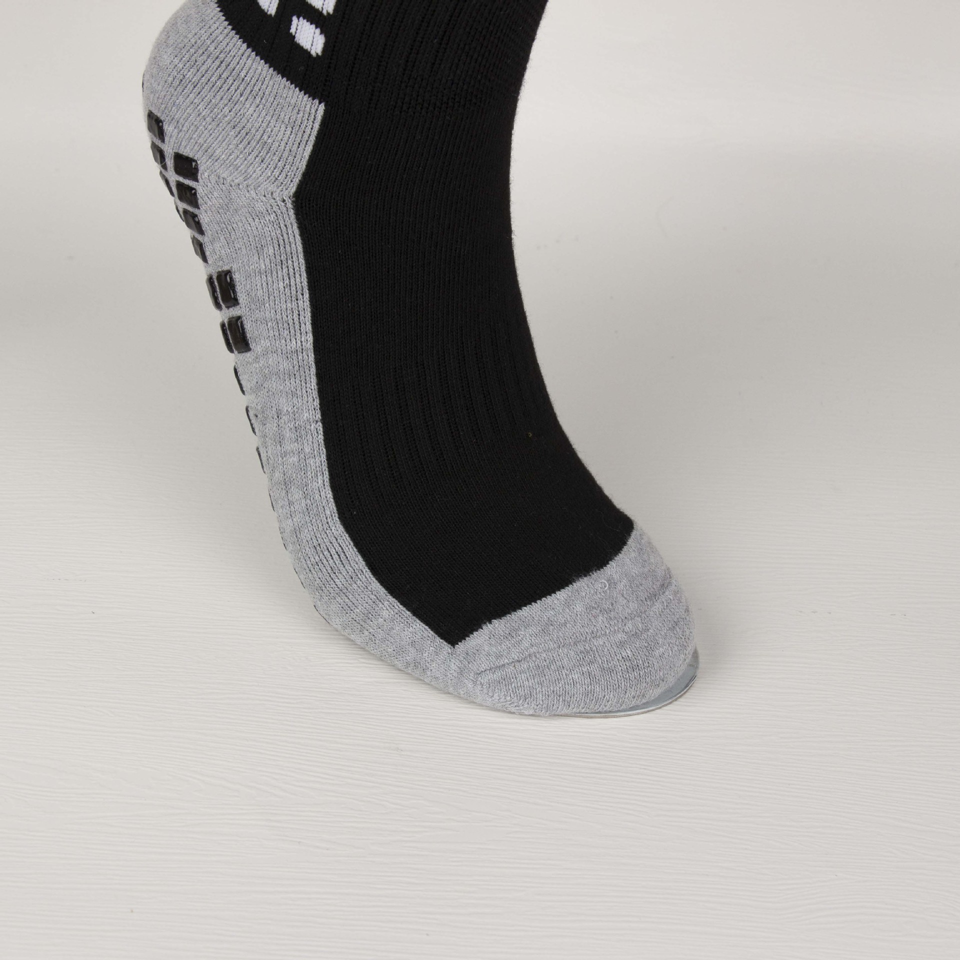 Calcetines largos de fútbol de los hombres que dispensan la parte inferior antideslizante de la toalla engrosada entrenamiento profesional