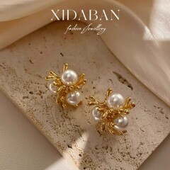 フランスの軽くて豪華な花火のガラスの真珠のイヤリングのS925の本物の銀の針の百合のシンプルな気質のイヤリングの冷たい風の耳飾り