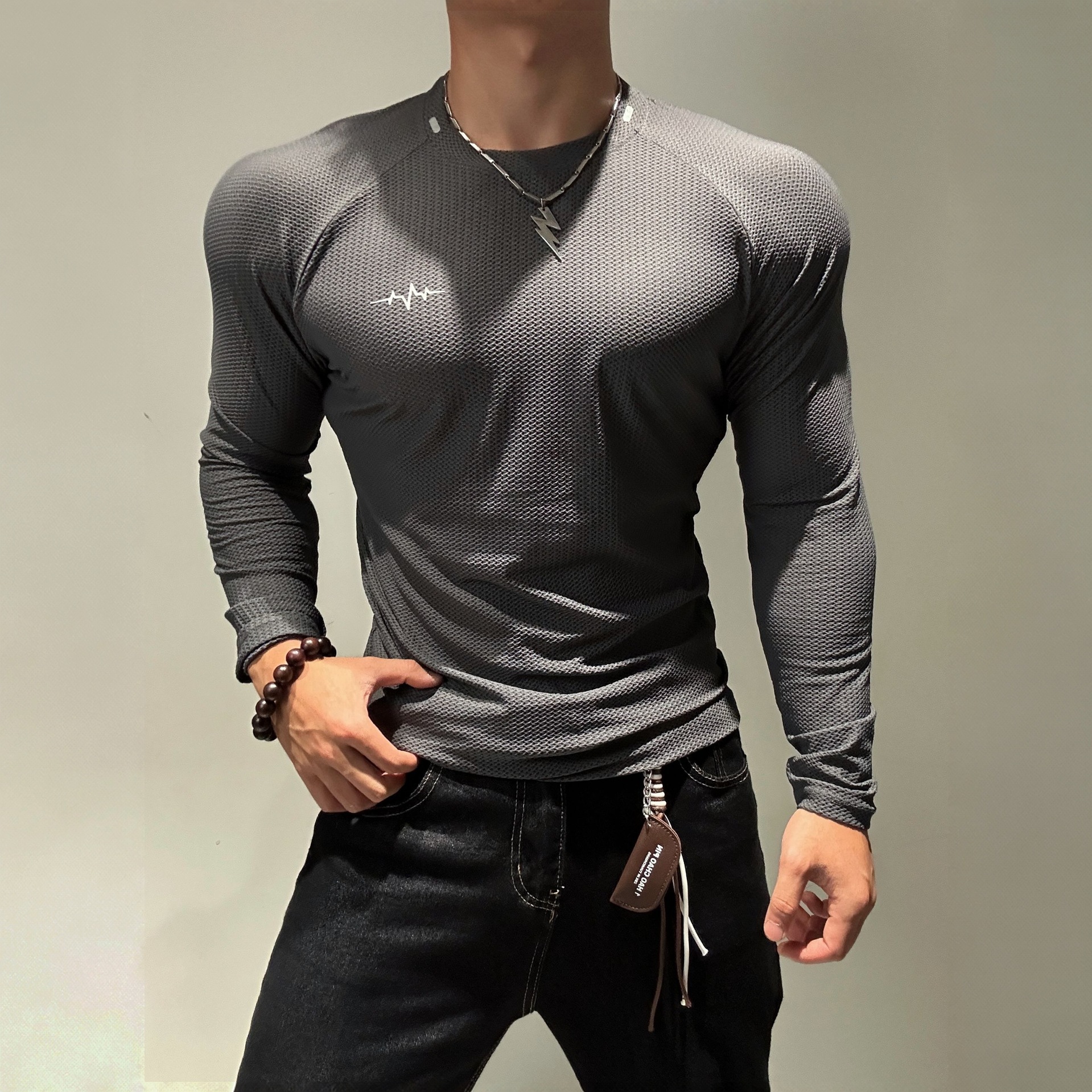 American-style honeycomb textured, quick-drying, breathable, and stretchy long-sleeved fitness T-shirt for men, designed for autumn wear