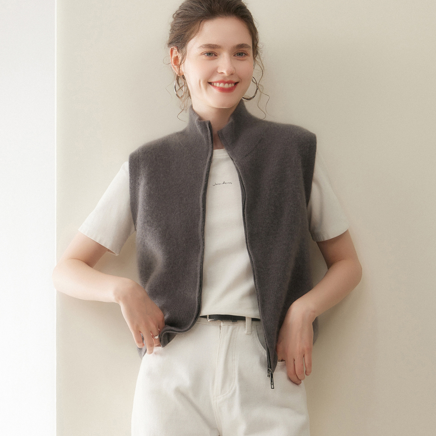 Sleeveless cashmere vest for women, fashionable autumn and winter outerwear, short style, petite size, zip-up jacket, layered cashmere vest.